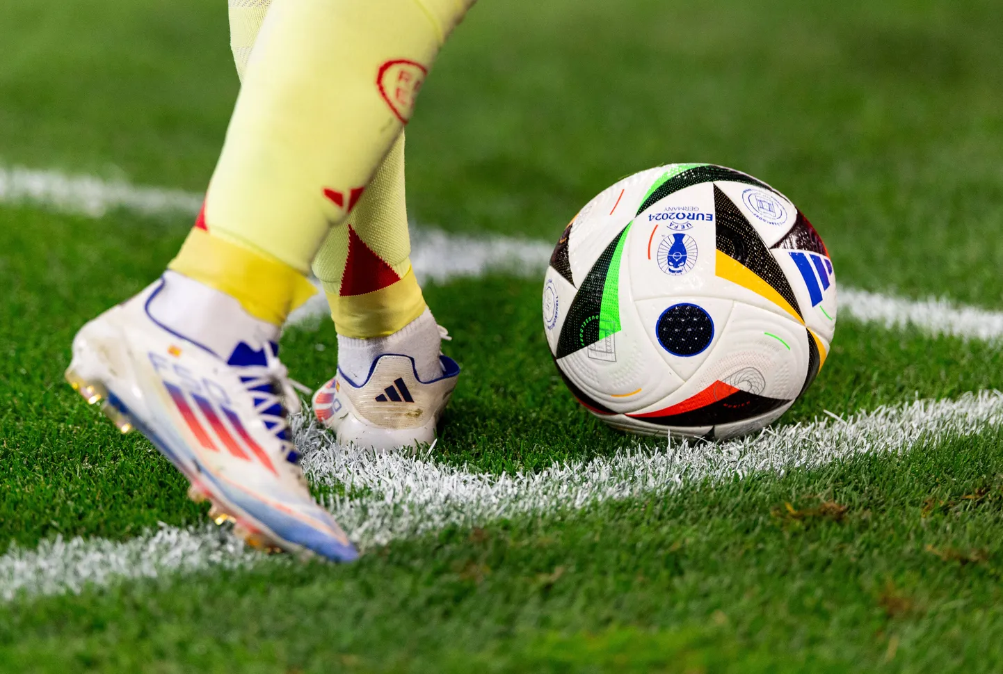 Футбольный мяч, Евро-2024, иллюстративное фото.
