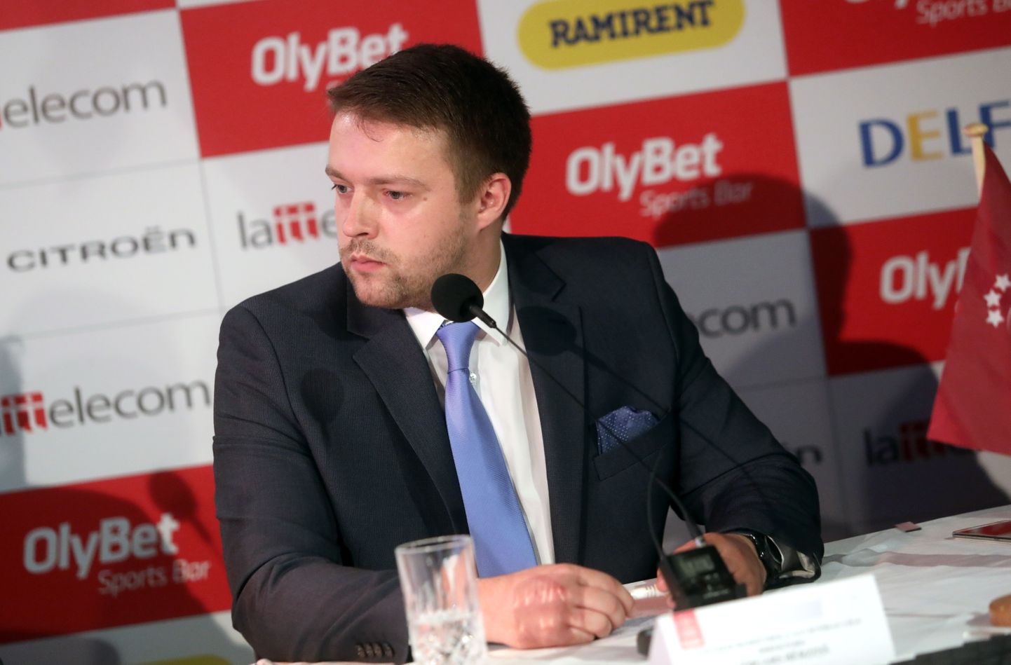 Latvijas Basketbola savienības līgu direktors Edgars Bērziņš piedalās preses konferencē, kurā informē par "OlyBet" Latvijas - Igaunijas Basketbola līgu.