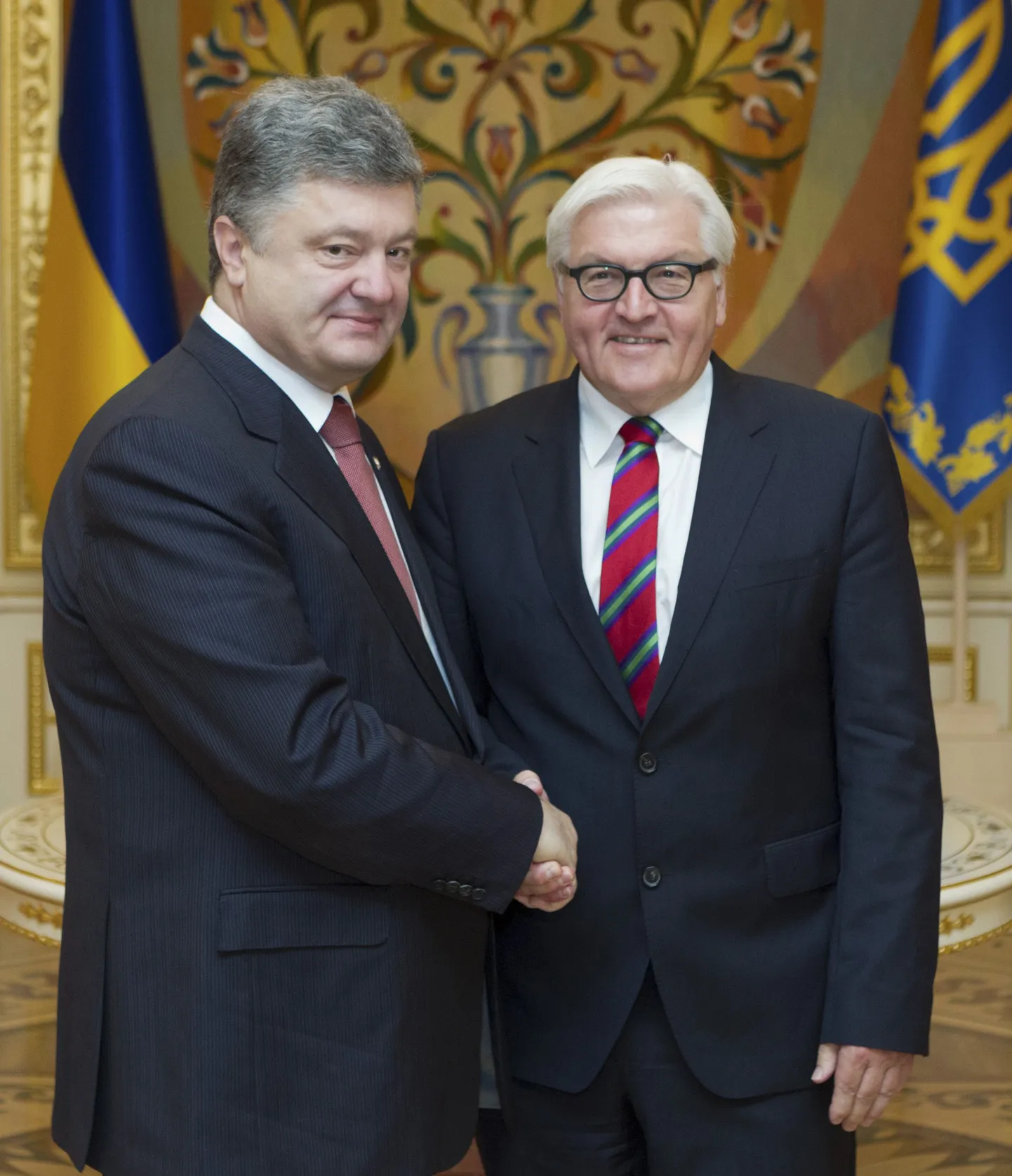 Saksamaa välisminister Frank-Walter Steinmeier (paremal) ja Ukraina president Petro Porošenko.