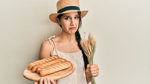 Еда для депрессии: пять продуктов, которые погрузят тебя в пучину отчаяния