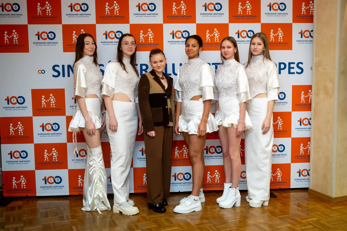 Noor moekunstnik Hanna Tänav. Kollektsiooni Upu&Uju modellideks Loore-Liise Sepp, Iiris Lindmäe, Nora Mahlak, Karoli Harjus ja Lauraly Trei.