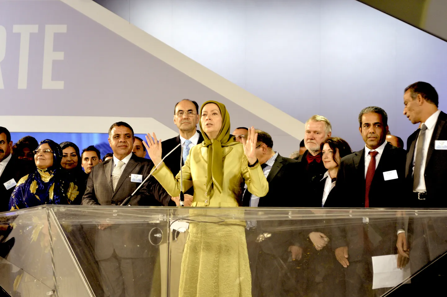 Iraani eksiilvalitsuse juht Maryam Rajavi konverentsil Pariisis