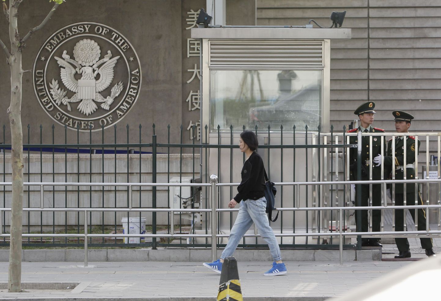 Inimõiguslaste teatel on pime advokaat pärast põgenemist USA Pekingi saatkonnas.