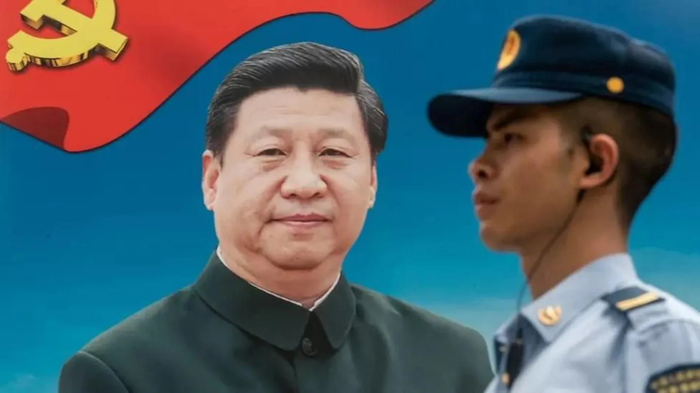 Си Цзиньпин также является председателем высшего военного командования Китая - Центрального военного совета.