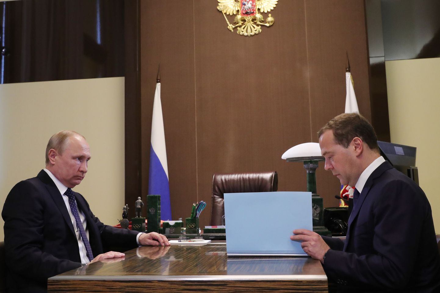 Peaminister Dmitri Medvedev esitles president Vladimir Putinile uue valitsuse koosseisu.