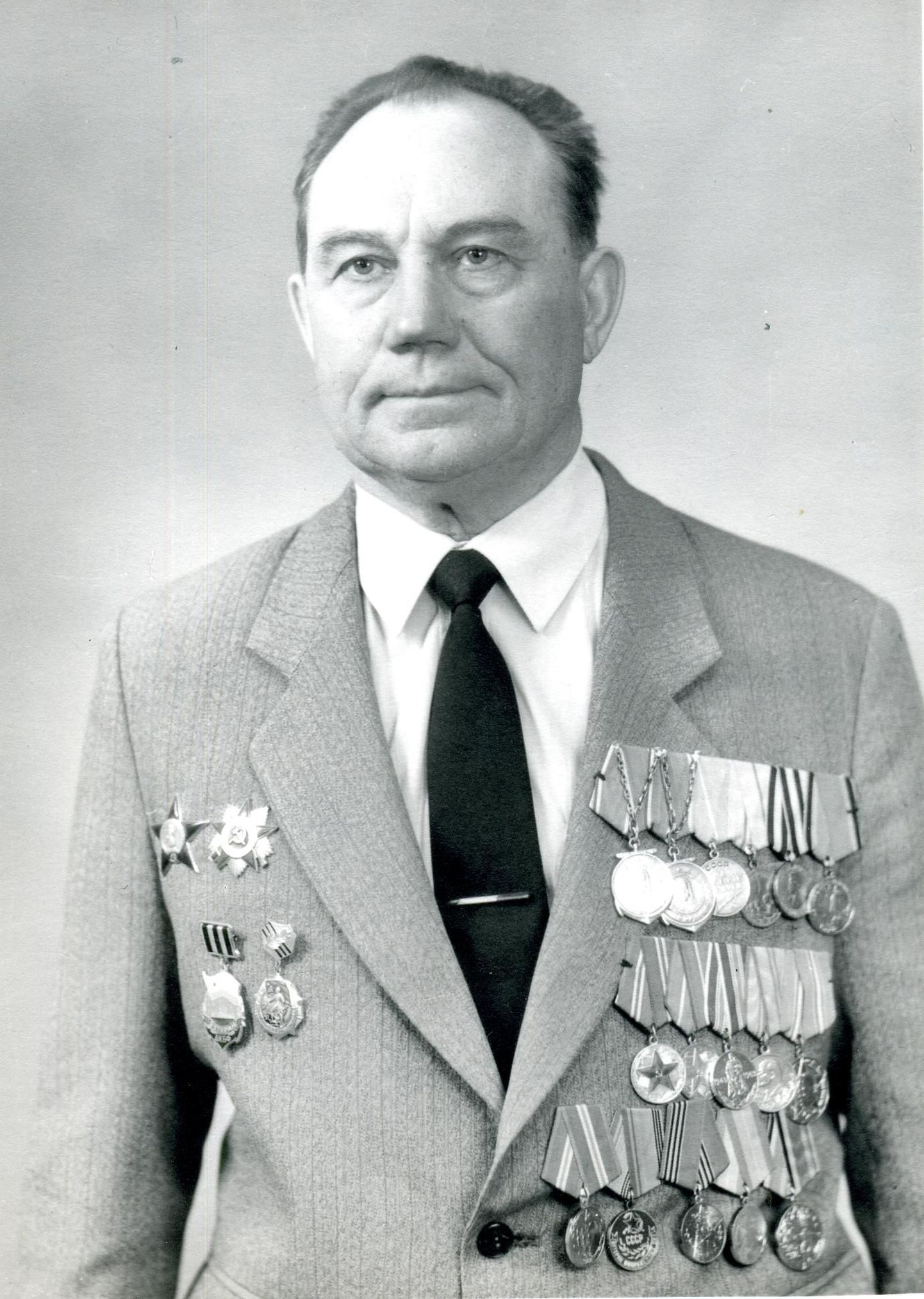 Александр Рамодин имеет и другие награды, но медали Ушакова, которых у пенсионера было две, особенно ему дороги.