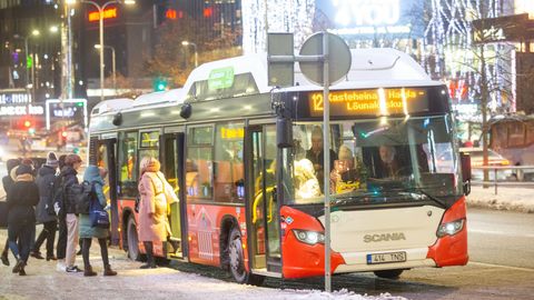Rahahädas Tartu linnavalitsus võtab liinilt busse maha