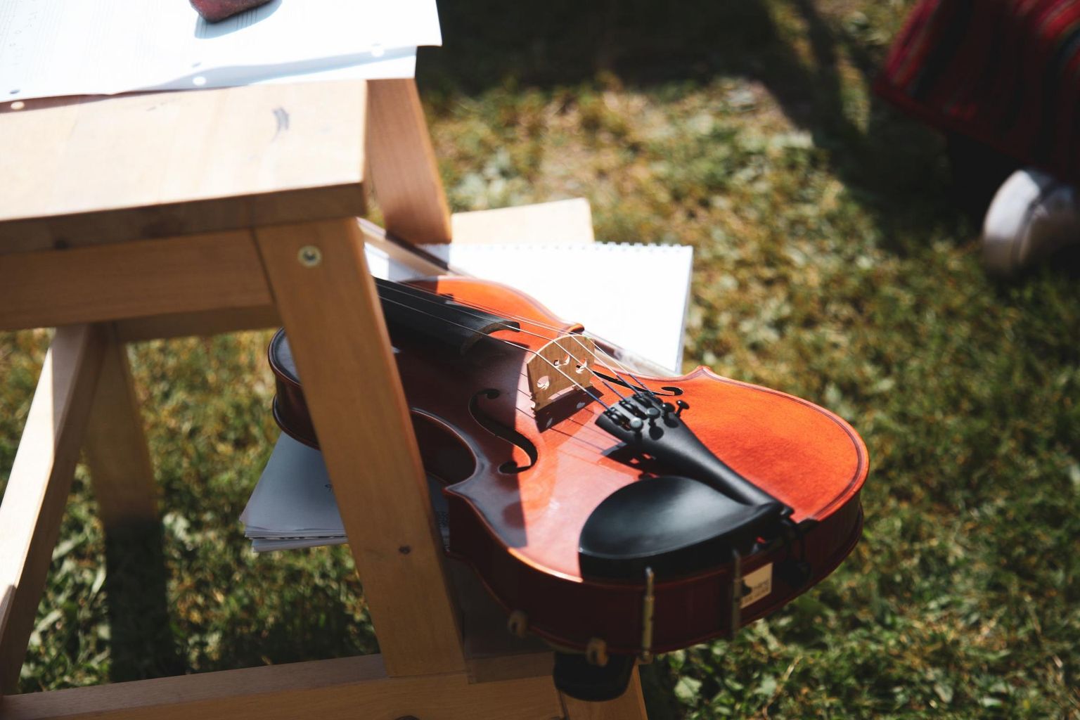 Viiuli­festivali eesmärk on hoida ja arendada viiulimängu traditsiooni Kihnus.