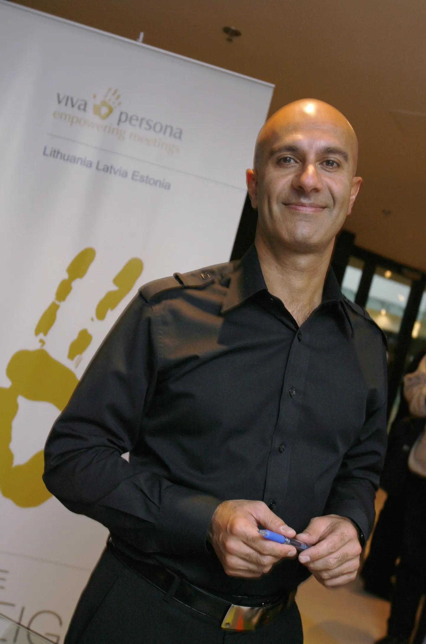 Robin Sharma.