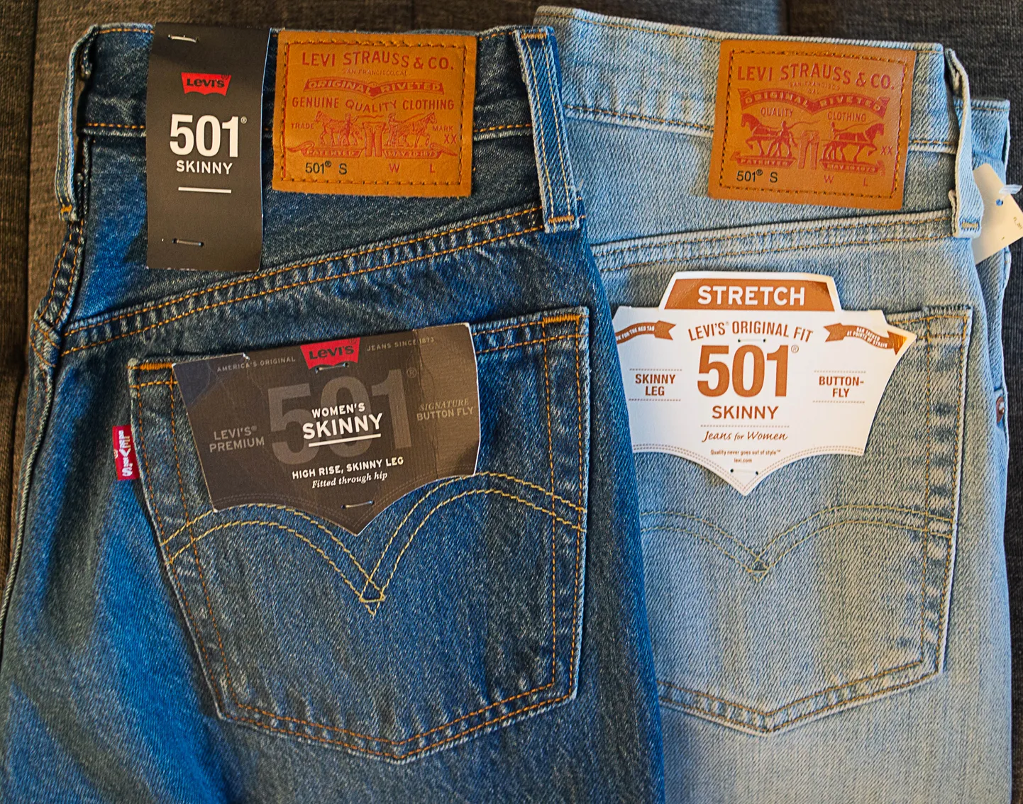 Джинсы Levis.