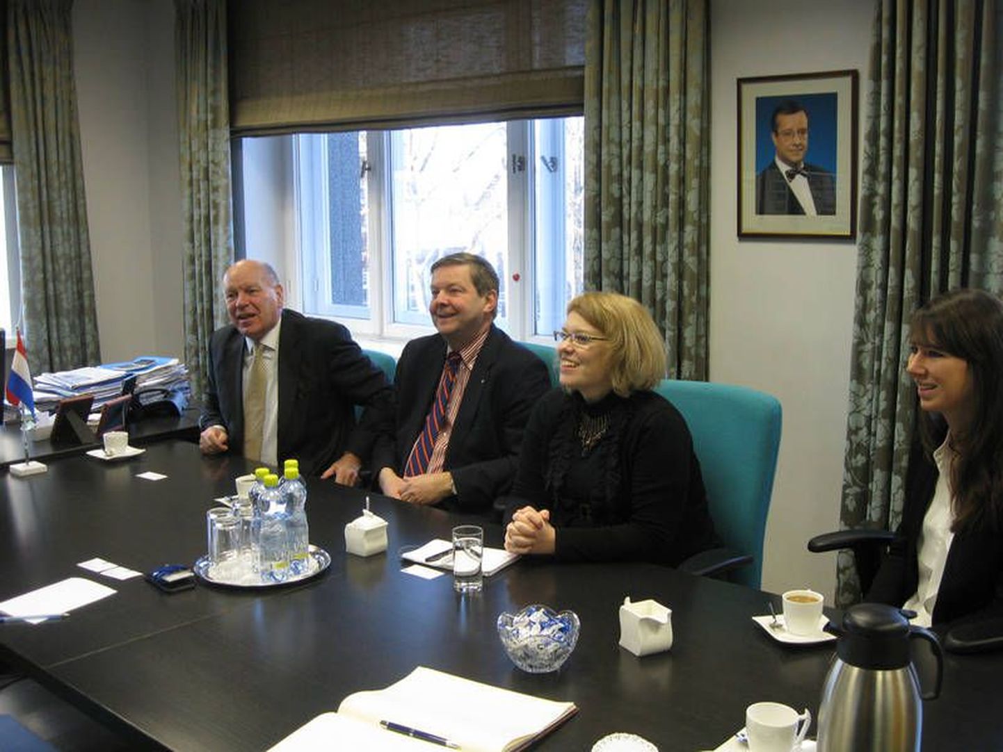 Hollandi suursaadik Eestis Jos Schellaars (vasakul) kohtumisel Pärnu linnavalitsuses.