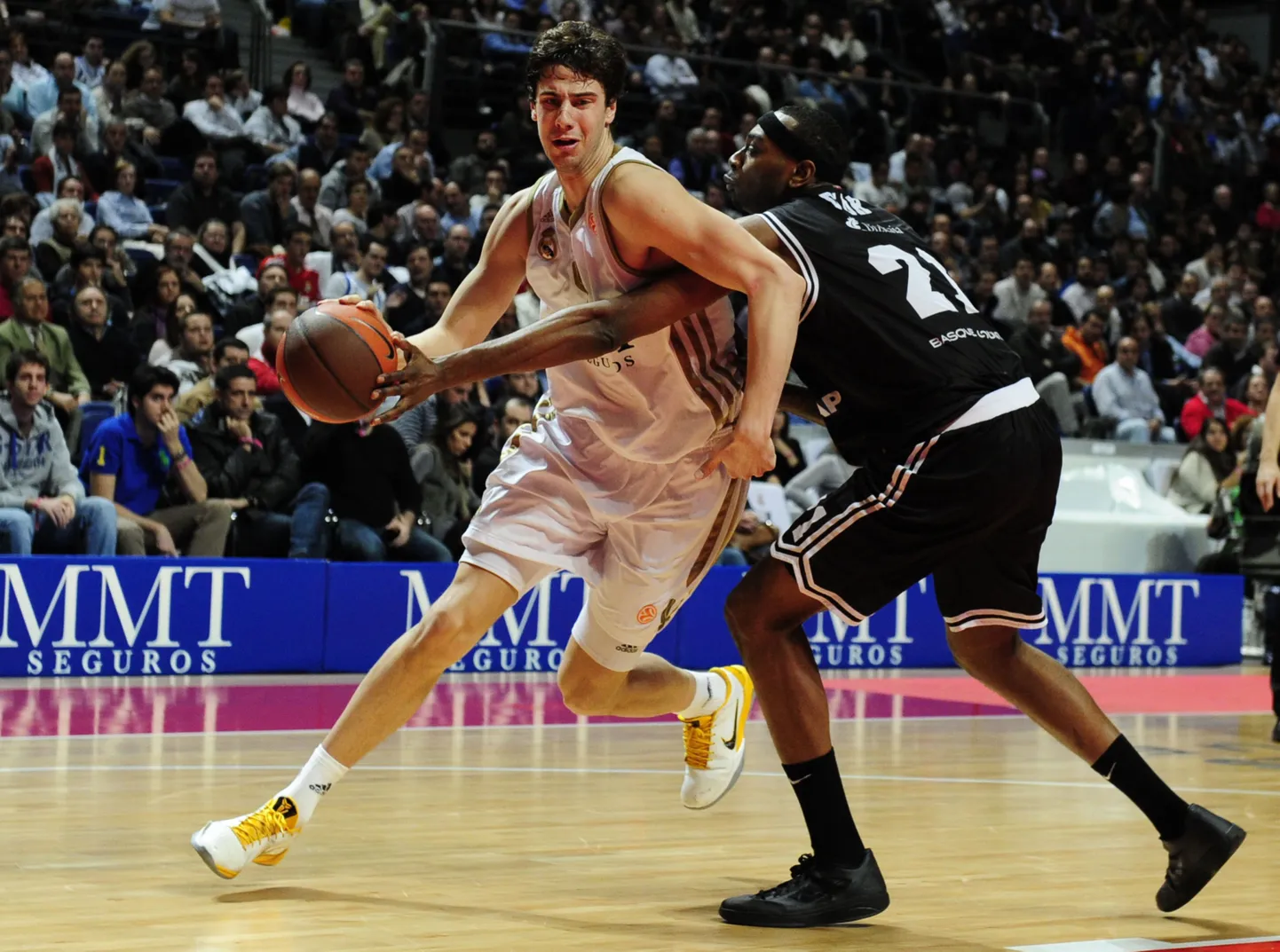 Ante Tomic vahetas Madridi Reali särgi Barcelona vastu.