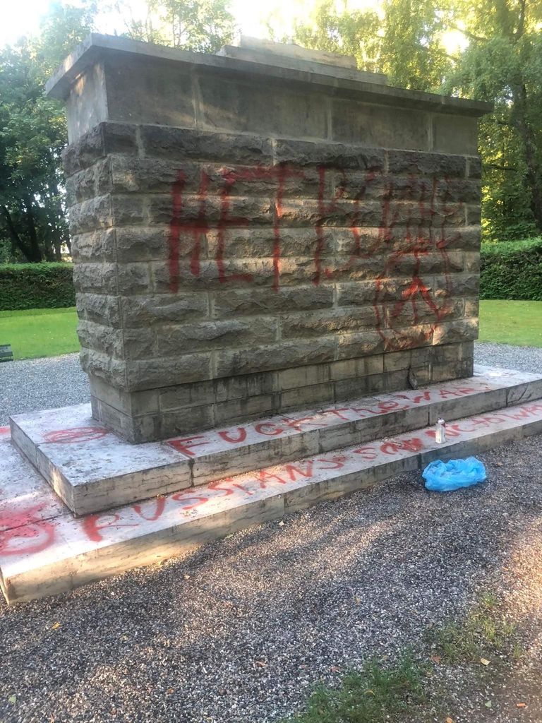 Pauluse kalmistul asuv punamonument sattus vandaalide meelevalda.