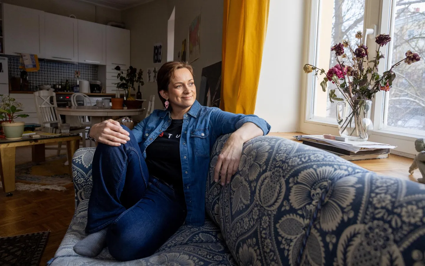 Vaimse tervise muredega rinda pistnud Romil on kergemaks ja õnnelikumaks eluks üllatavalt lihtne retsept: «Ära mõtle üle!» Telenägu elab enda sõnul päev korraga ja pisiasjade üle ammu enam ei vingu.