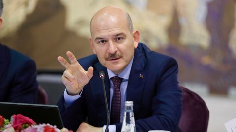 Türgi siseminister astus tagasi viiruskriisi kehva haldamise tõttu