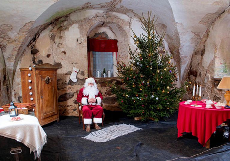 Ziemassvētku pasākums Popes muižas senajā Medību pilī 