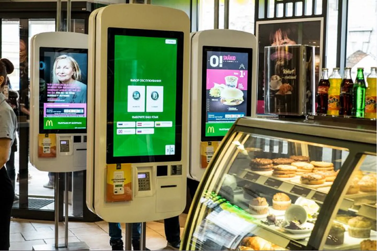 Кассы самообслуживания в Viru McDonald’s.