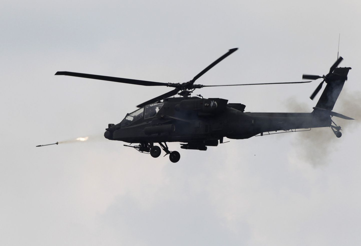 Боевой вертолет AH-64 Apache. Иллюстративное фото.