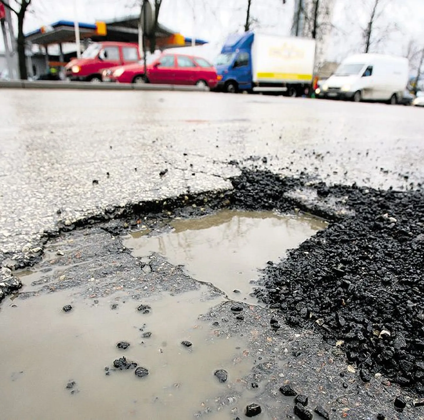 Möödunud aastal esitati linnale tänavatel lõhutud autode eest 85 hüvitise taotlust, neist rahuldati aga vaid 25.