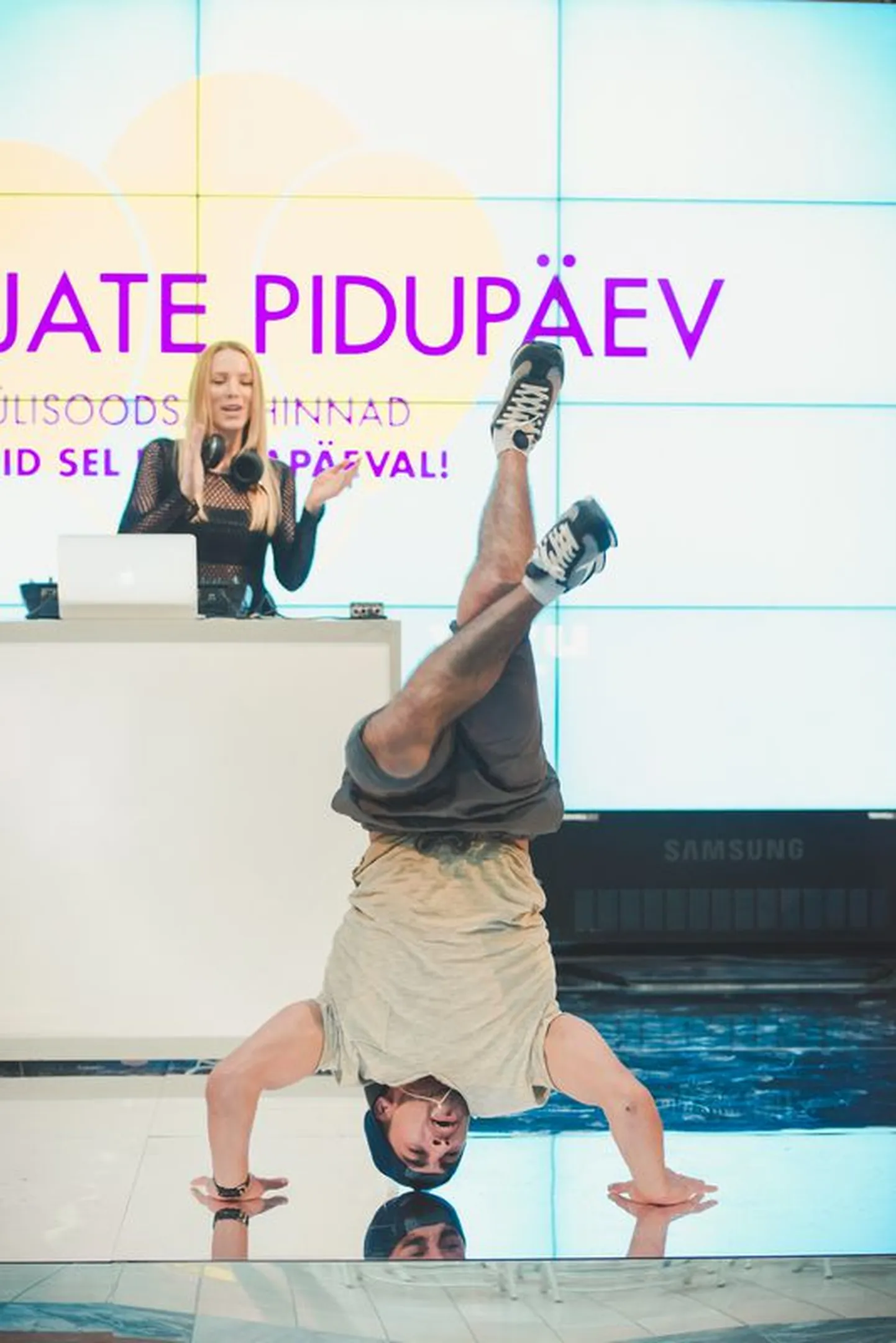 Liis Lemsalu keerutas Viru Keskuses plaate