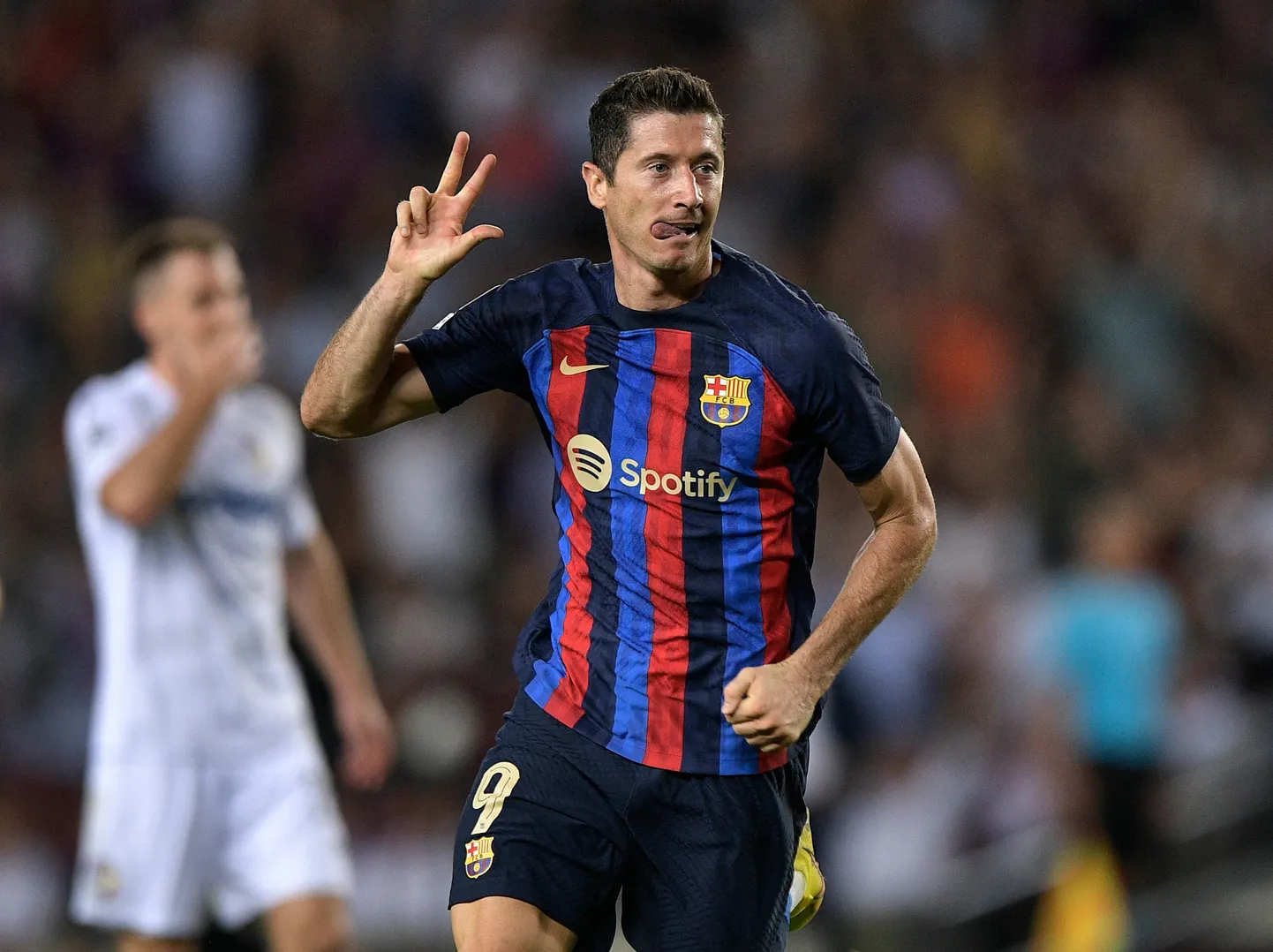 Robert Lewandowskist sai esimene mängija, kes löönud Meistrite liigas kübara triki kolme klubi eest.