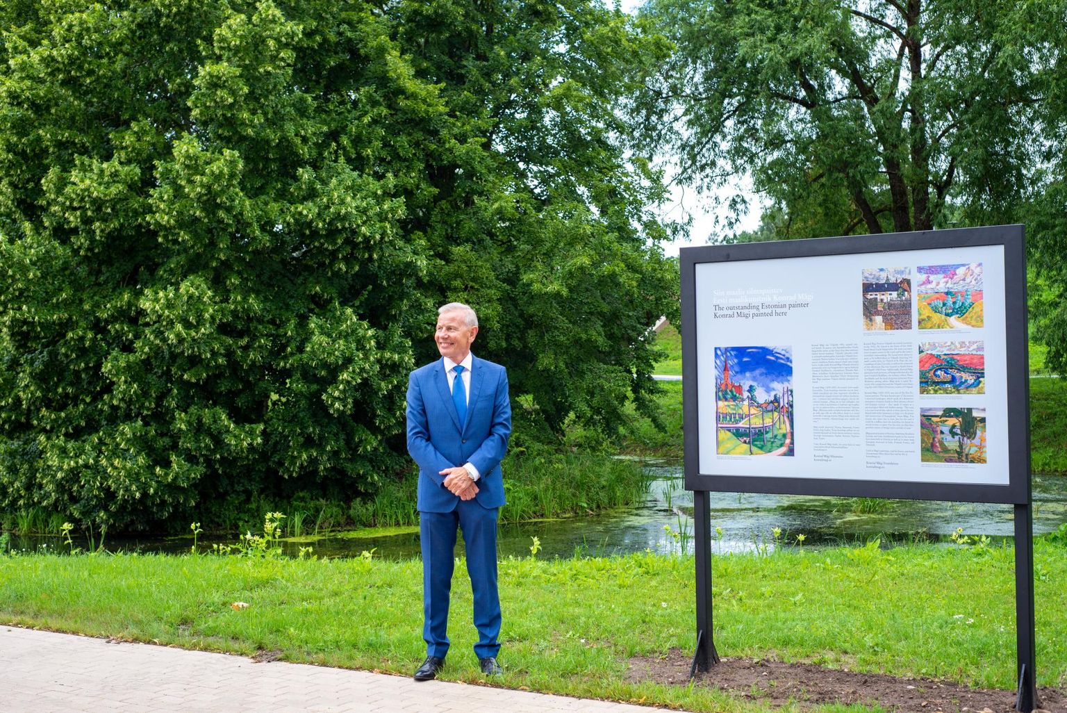 Kunstikollektsionäär Enn Kunila avas stendi, mis tutvustab Eesti ühe tuntuima maalikunstniku Konrad Mägi Viljandis ja Viljandi ümbruses valminud teoseid.