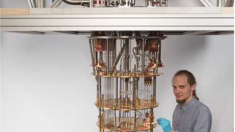 INTERVJUU ⟩ Eesti kvantinsener Johannes Heinsoo  kvantarvuti loomisest: isegi piisavalt pisikesi pistikuid oli väga raske leida
