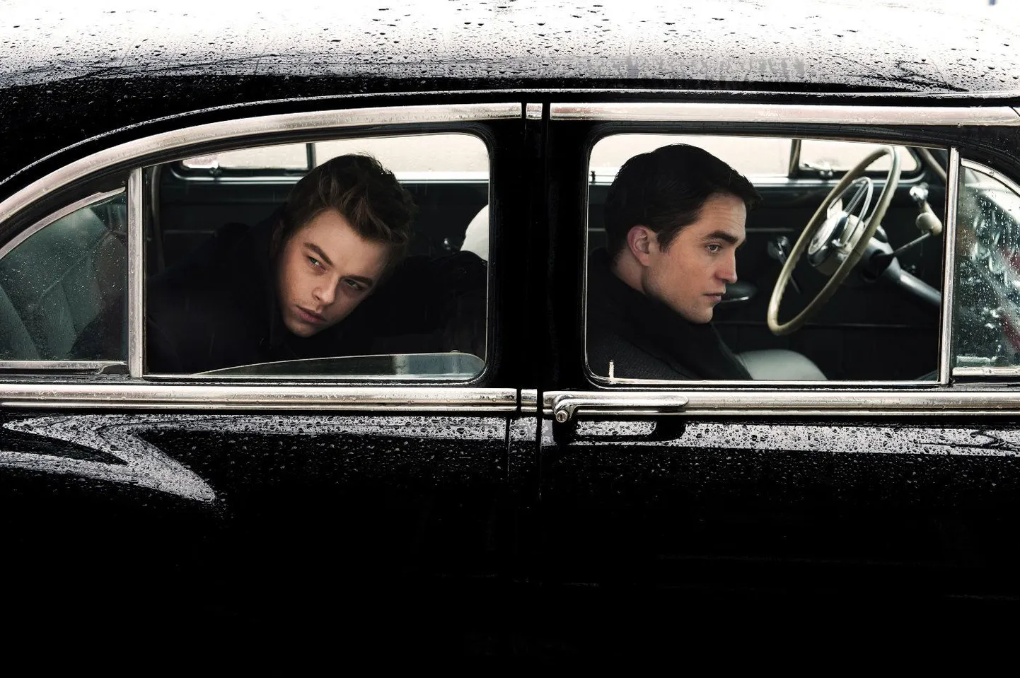 Anton Corbjini film Life. Pildil vasakul James Dean (Dane DeHaan) ja paremal fotograaf Dennis Stock (Robert Pattinson)