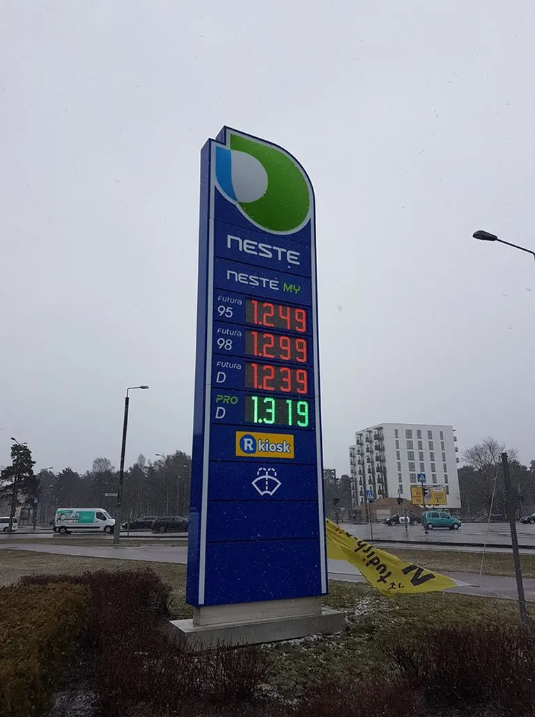 Цены в Таллинне на заправке Neste, 4 апреля. В столице Эстонии дизельное топливо на 29,2 центов дороже, чем в Риге.