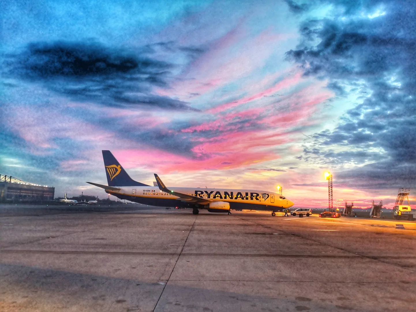 Недорогие рейсы авиакомпании Ryanair из Таллинна уходят в закат