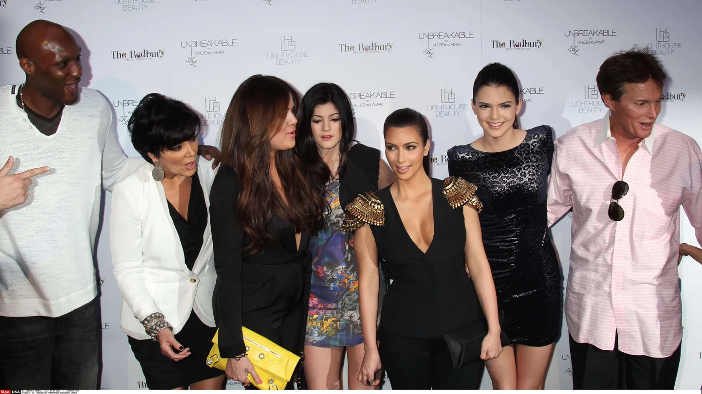 Lamar Odom, Kris Jenner, Khloe Kardashian, Kylie Jenner, Kendall Jenner, Kim Kardashian, Bruce Jenner and Kourtney Kardashian.