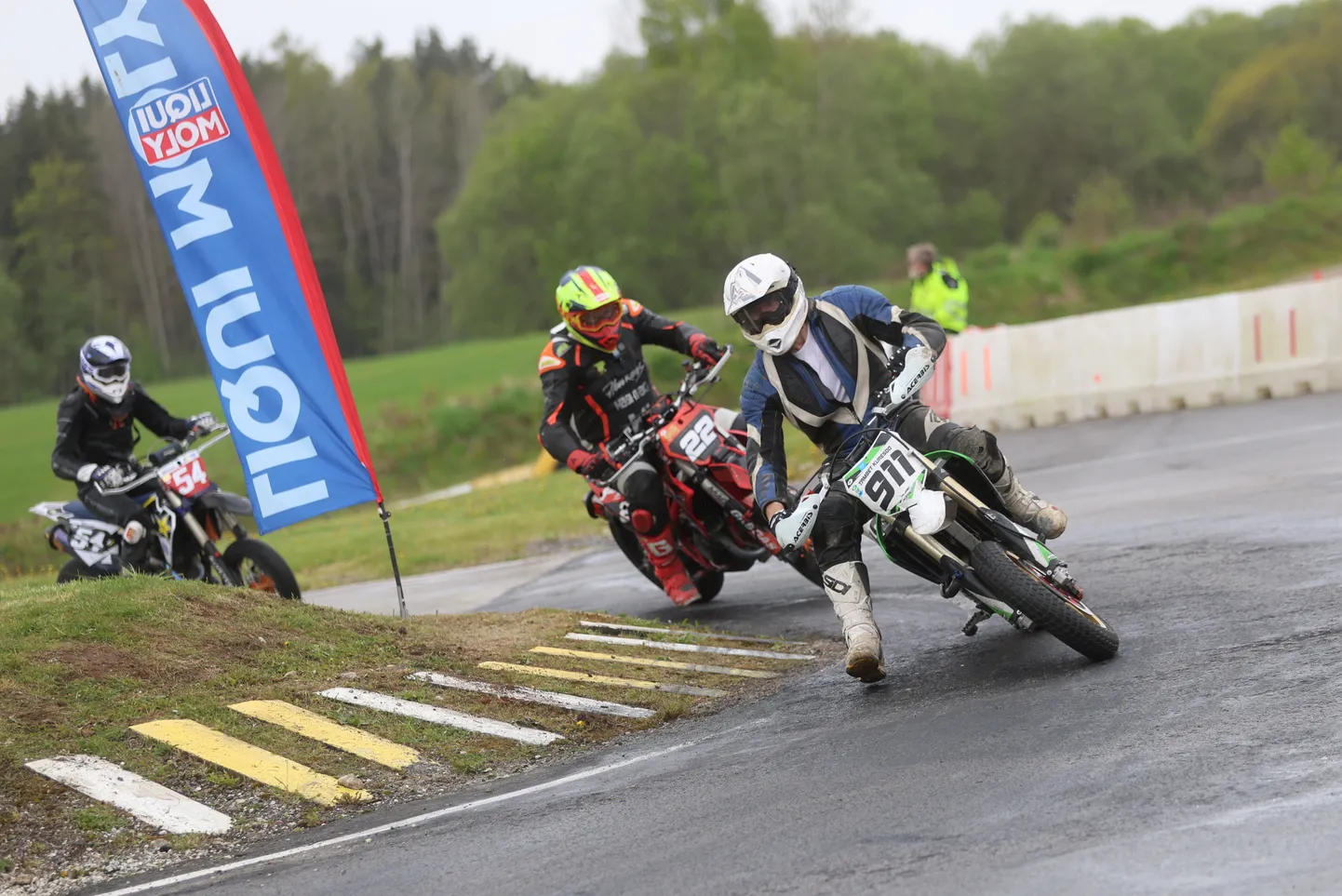 Kulbilohus sõideti supermoto Eesti ja Läti meistrivõistluste avaetapp.
