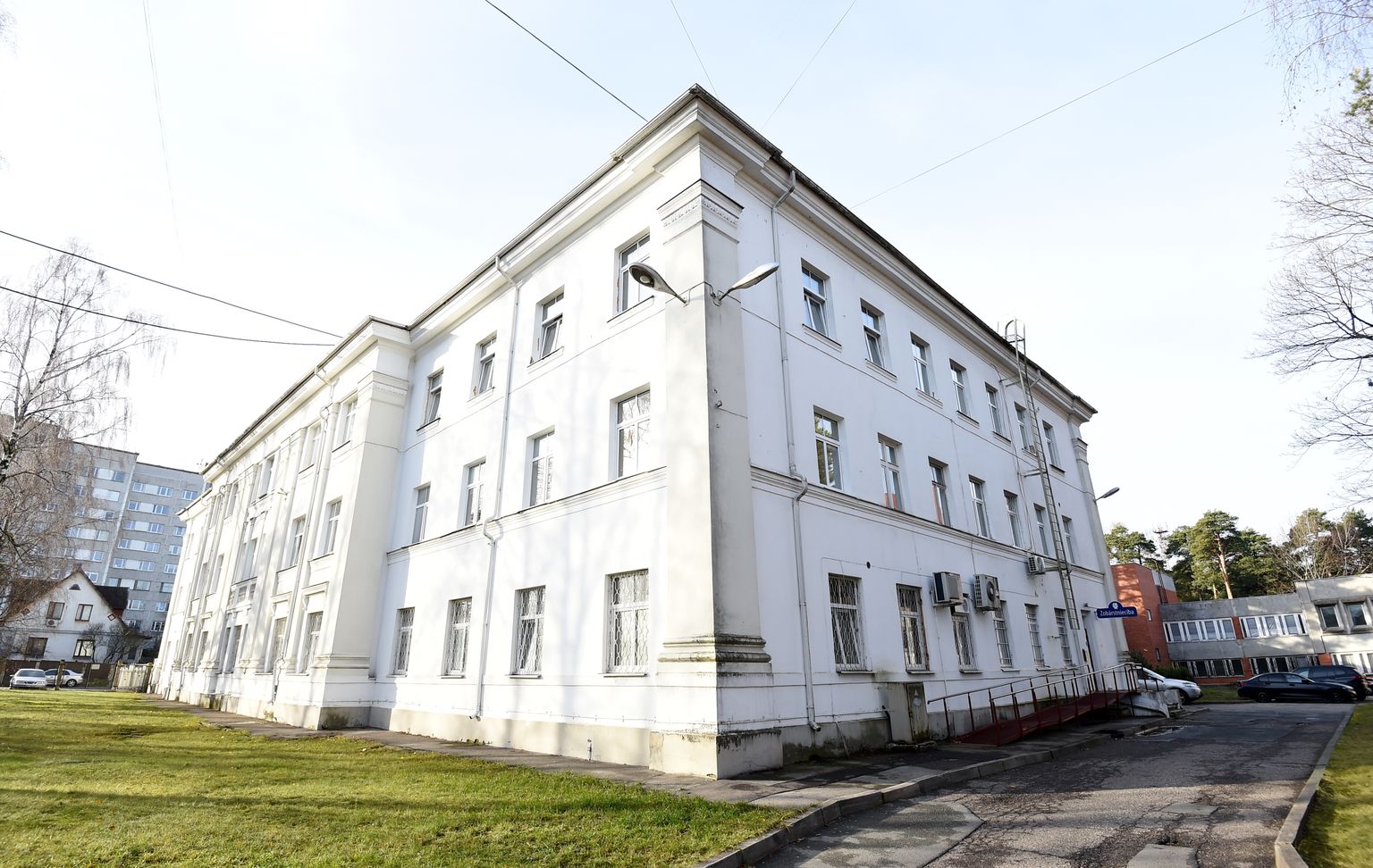 AS "Latvijas Jūras medicīnas centra" Vecmīlgrāvja slimnīcas ēka, kur diennakts hronisko pacientu aprūpes nodaļā izvietota 31 gulta Covid-19 pacientiem ar vidēji smagu slimības gaitu.