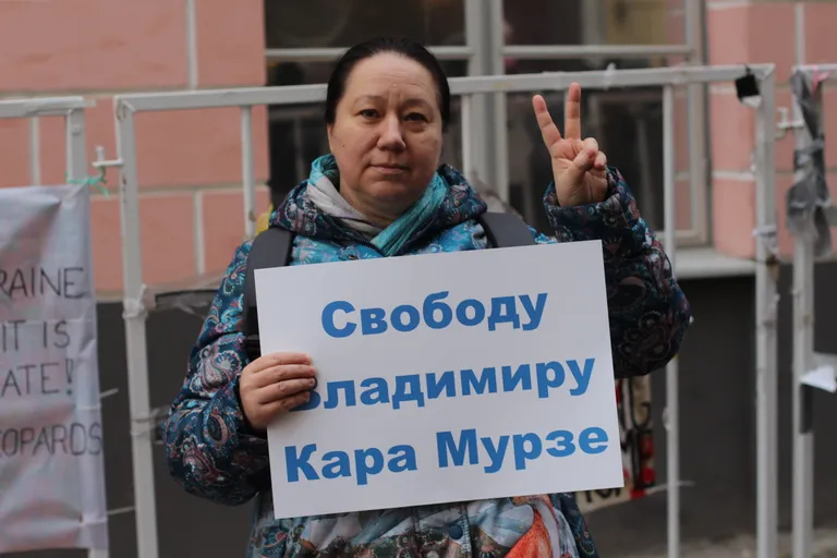 Сана Безменова.