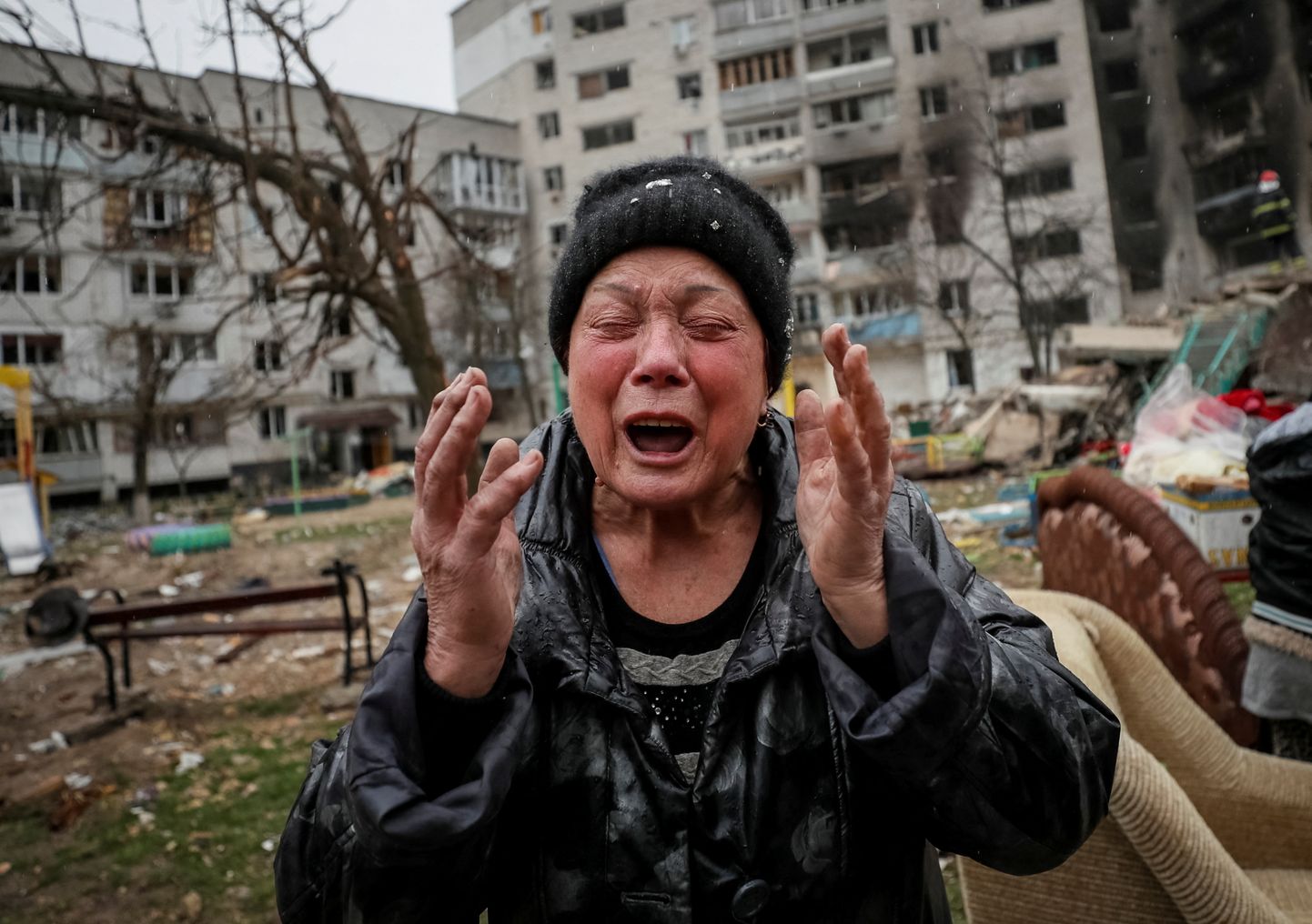 Naine, kelle tütar ja väimees said Venemaa pommitamise tagajärjel surma. Pilt on illustreeriv.