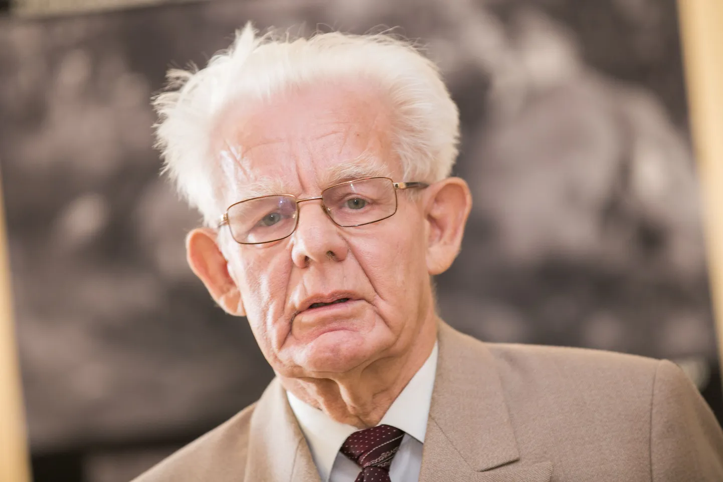 Henn Sokk oma raamatu "Järvamaa Eesti Kaitse Liit Vabadussõja ajal" esitlusel.