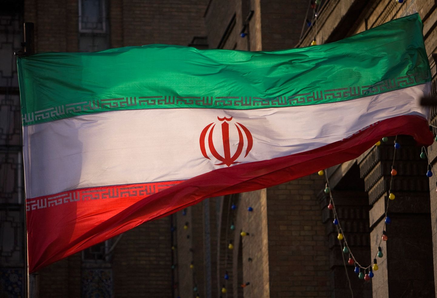 Iraani lipp lehvimas.