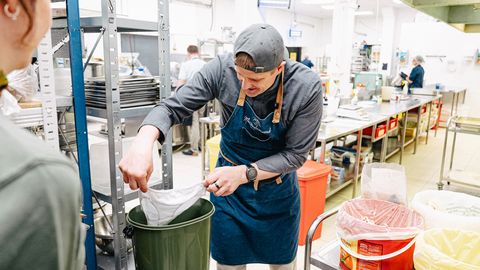 Joel Ostrat sängitas aluspüksid «mulda»