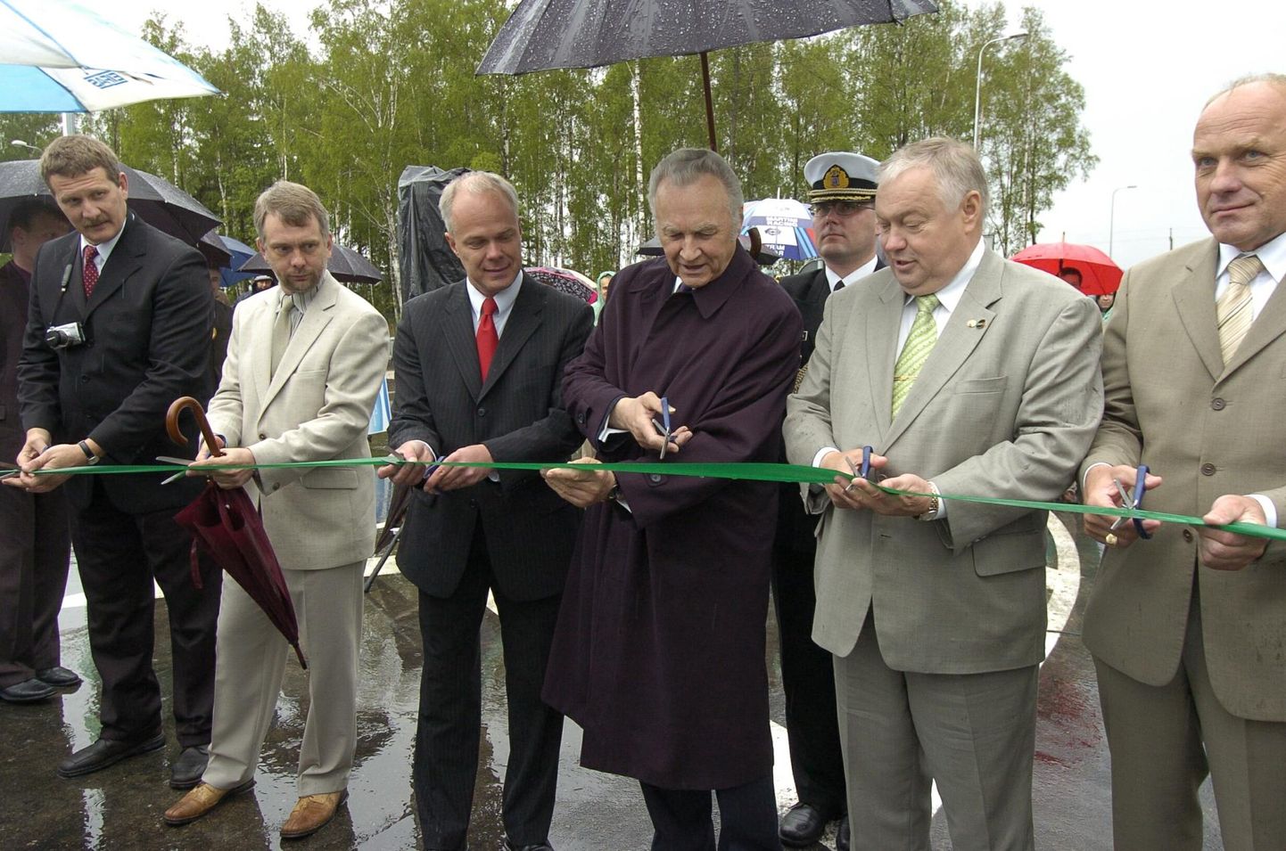 8. juunil 2006 lõikus paikre avamisel linti kümme dignitaari eesotsas president Arnold Rüütliga. Kõik ei mahtunud isegi pildile.