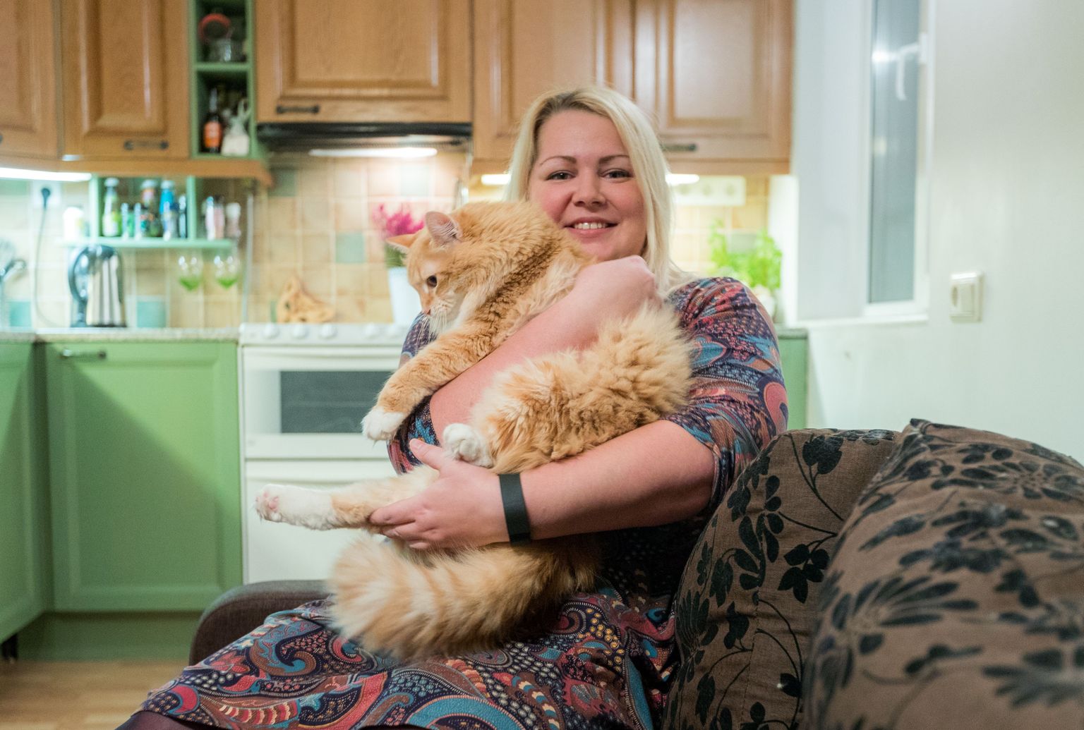 Triin Palmipuu koos kass Joosepiga. Triin katsetab, mis tunne on kuu aega elada vegan-elu.