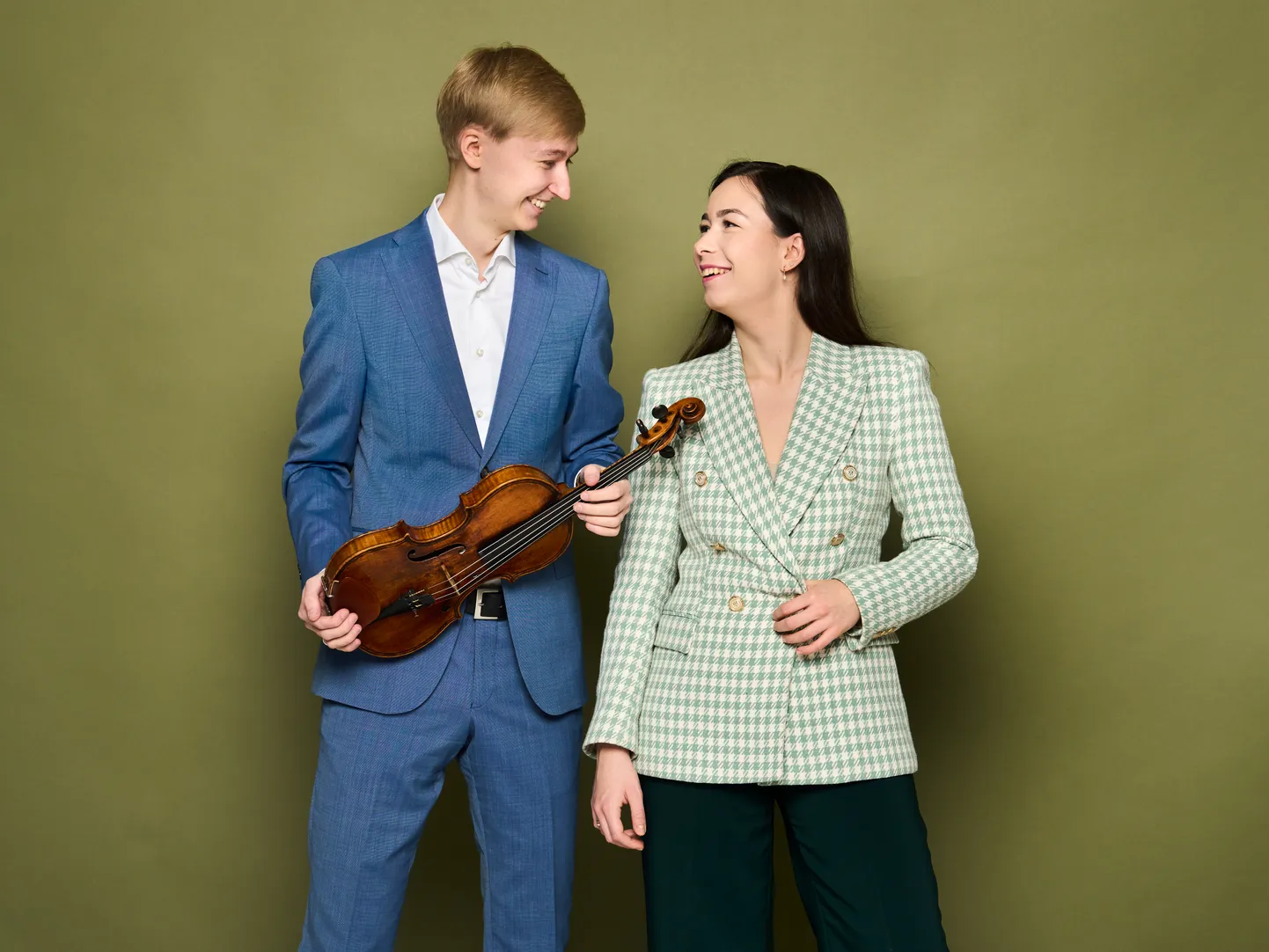 Duo Aavik koosseisus Hans Christian Aavik (viiul) ja Karolina Aavik (klaver).