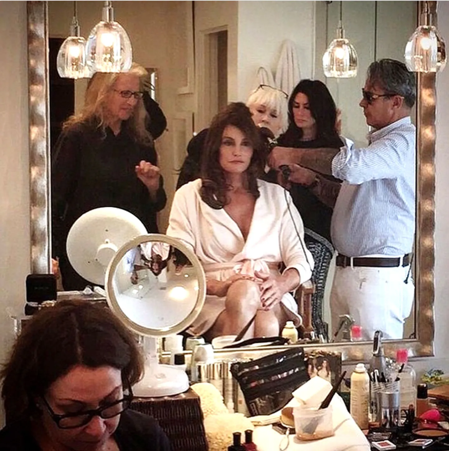 1976. aastal kümnevõistluses olümpiavõitjaks kroonitud Bruce Jennerist on praeguseks saanud naine ja tema nimeks on Caitlyn Jenner. Nüüdseks ka naisena avalikkuse ette astunud Jenner liitus seejärel ka Twitteriga ning jõudis koheselt ka Guinnesse rekordite raamatusse.