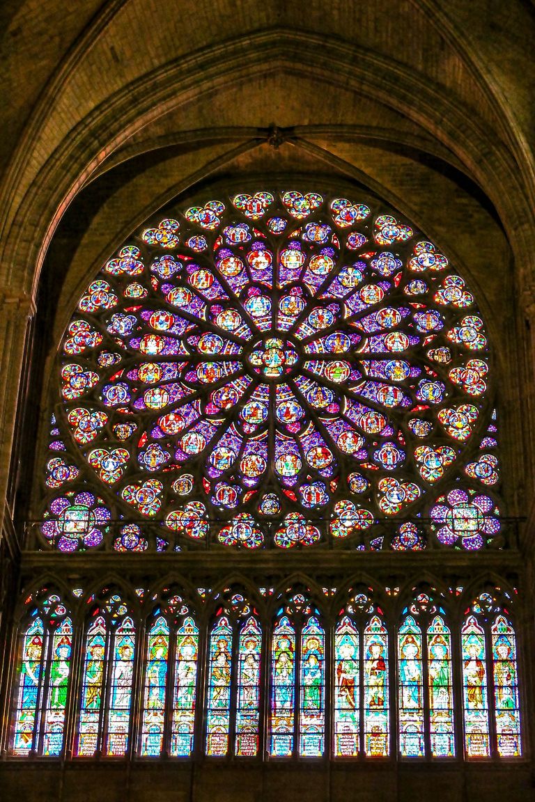 Notre Dame`i kuulus vitraažaken.