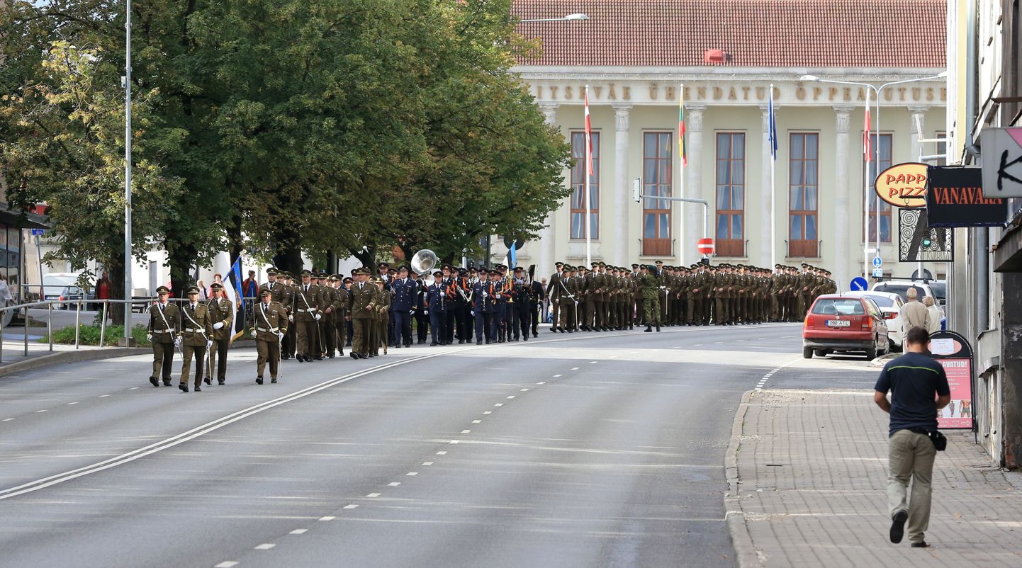 Kaitseväe Akadeemia tähistab 1. septembril Tartus uut õppeaastat piduliku marsiga.