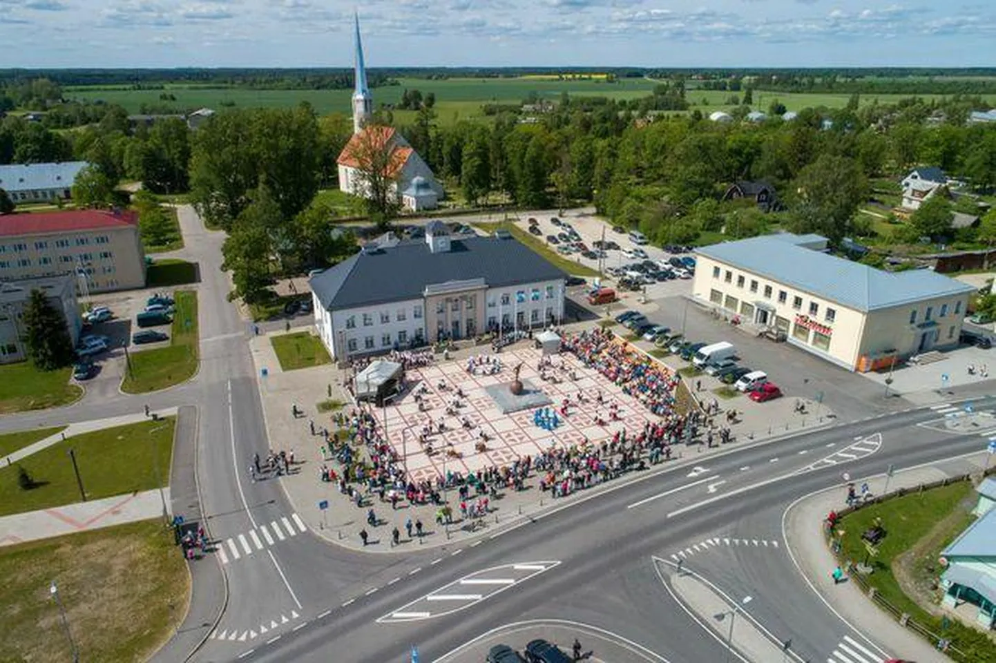 Väike-Maarja keskväljak.