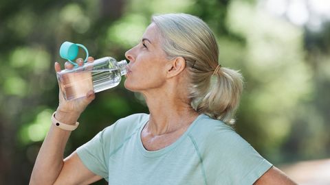 PROOVI JÄRELE ⟩ Põhjused, miks sa peaksid jooma sooja vett