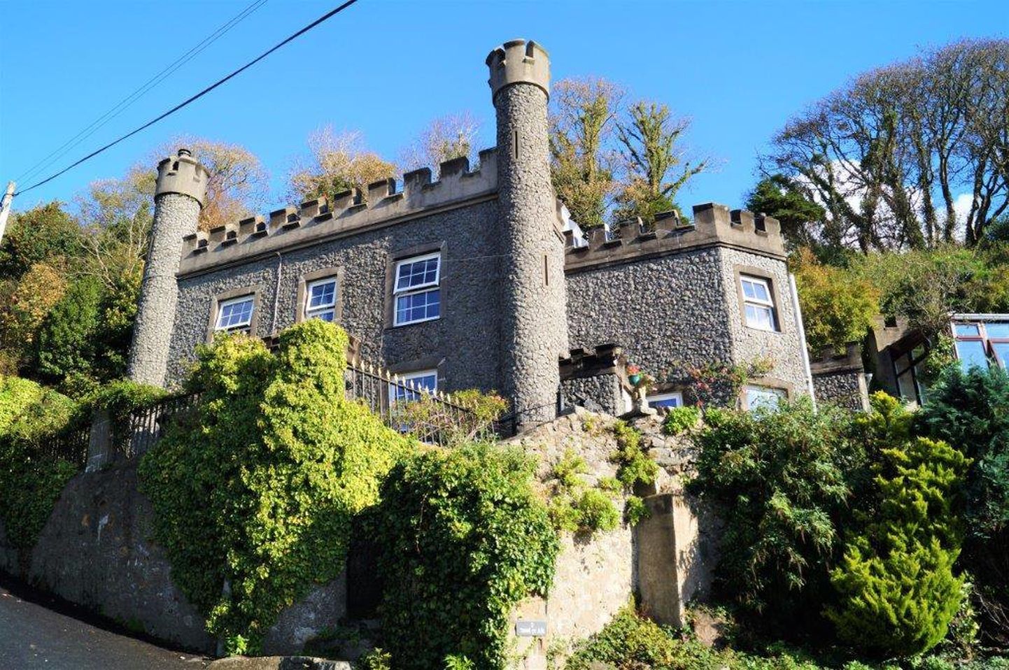 Inglismaal on müüa pilkupüüdev ajalooline loss.