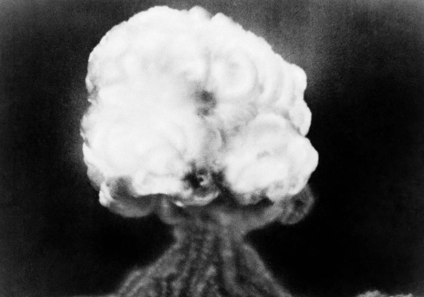 Foto esimesest tuumakatsetusest USA New Mexico osariigis 16. juulil 1945.