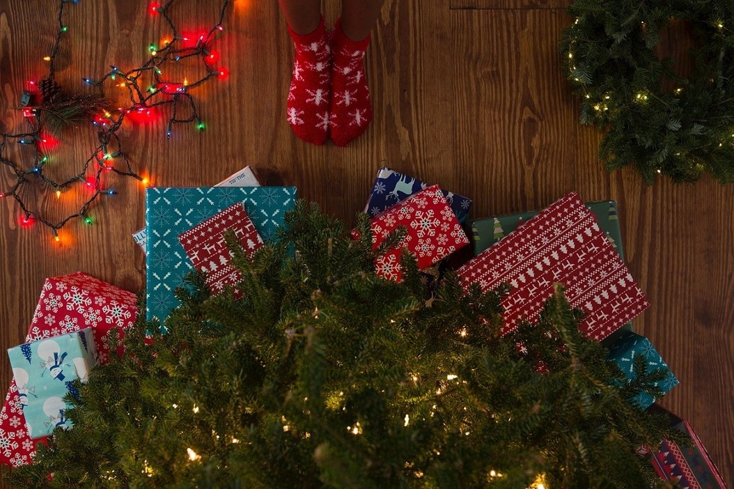 58 % iedzīvotāju Ziemassvētku dāvanām šogad plāno tērēt mazāk nekā pērn, liecina aptaujas dati