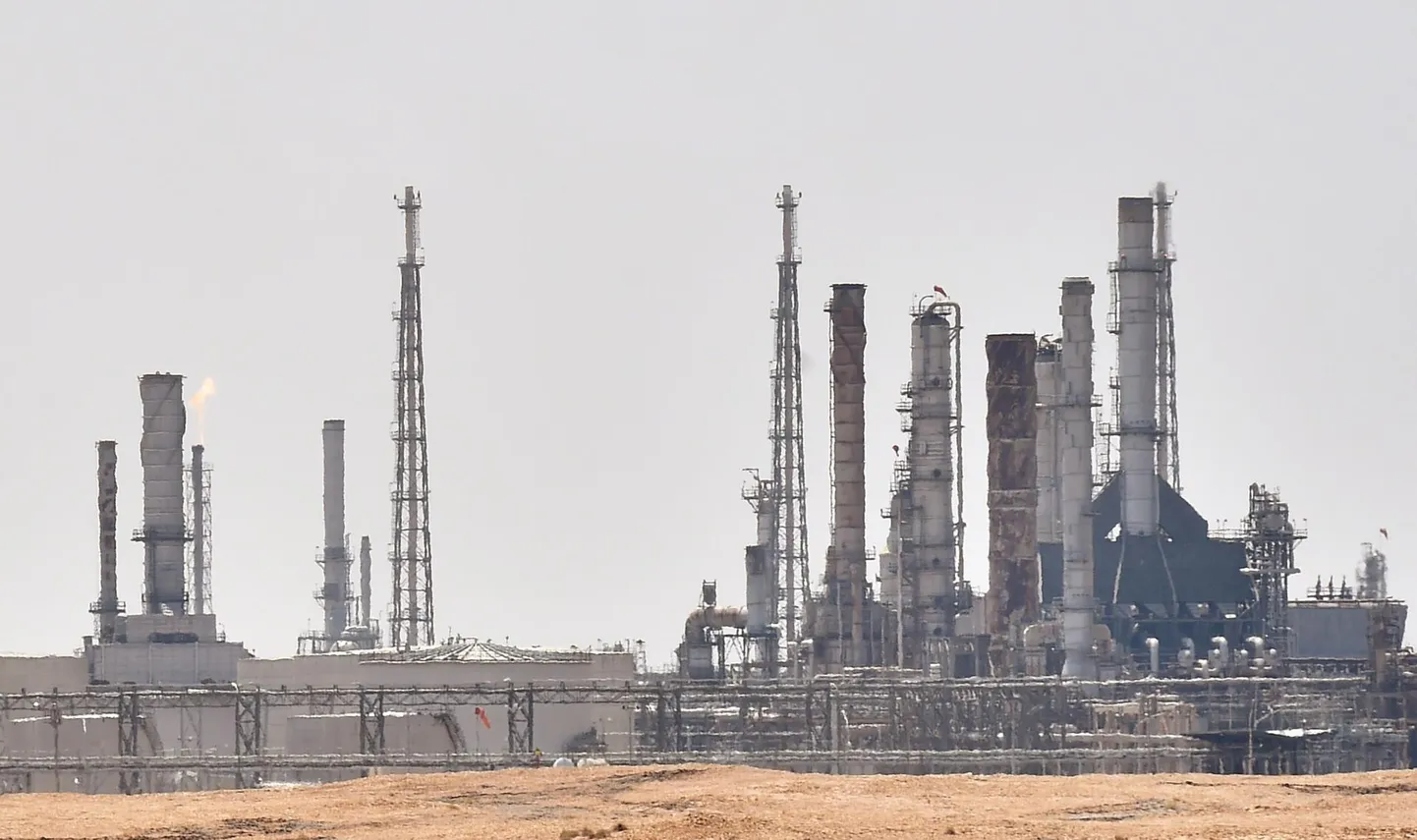 Aramco naftatehas päev pärast rünnakut.